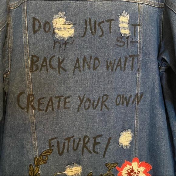 Velzera Embroidered Floral Distressed Denim Jean Jacket Size L - NWT - Picture 10 of 16